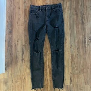 Aero High Rise Curvy Distressed Black Jeggings. Size 10